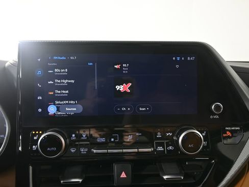 Used 2025 Toyota Highlander Platinum AWD/4WD image 28