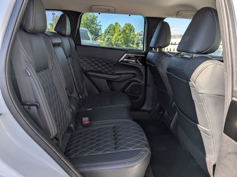 Used 2023 Mitsubishi Outlander SEL AWD/4WD image 28