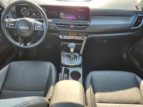 Used 2025 Kia Seltos EX image 7