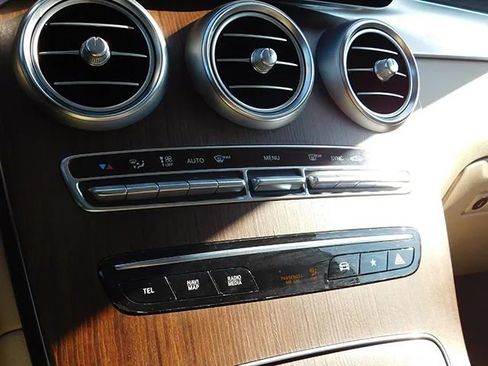 Used 2022 Mercedes-Benz GLC 300 4MATIC image 22