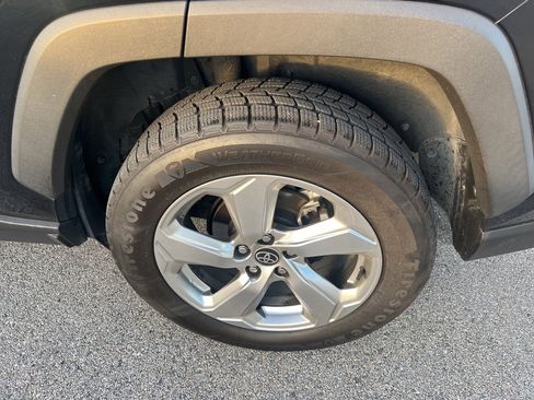 Used 2021 Toyota RAV4 Limited image 16