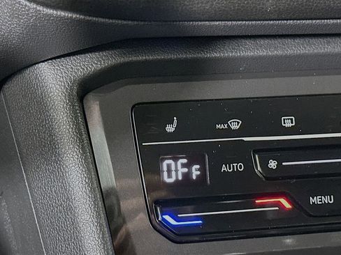 Used 2024 Volkswagen Tiguan SE image 21