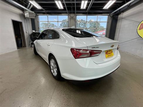 Used 2022 Chevrolet Malibu LT FWD image 3