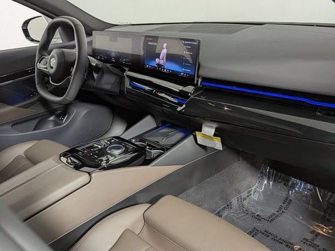 Used 2025 BMW 530i xDrive AWD/4WD image 29