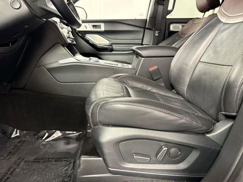 Used 2022 Ford Explorer Platinum w/ Technology Package AWD/4WD image 23