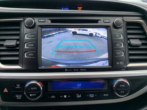 Used 2018 Toyota Highlander XLE image 21