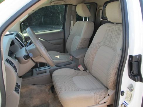 Used 2017 Nissan Frontier SV image 14