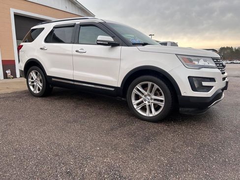 Used 2016 Ford Explorer Limited w/ Equipment Group 301A AWD/4WD image 3