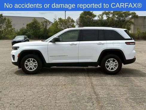 Used 2023 Jeep Grand Cherokee Laredo AWD/4WD image 2