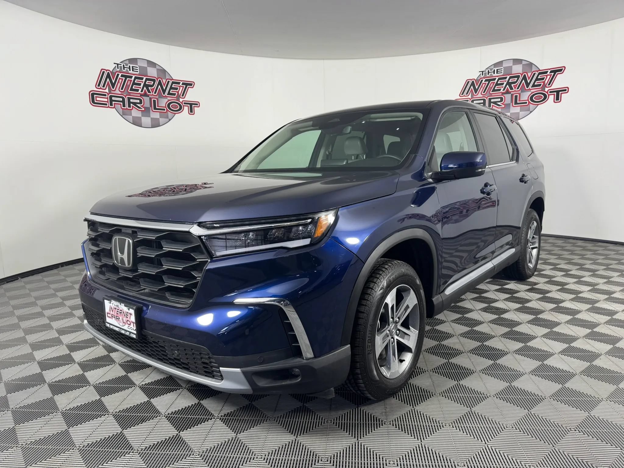 Used 2025 Honda Pilot EX-L image 3