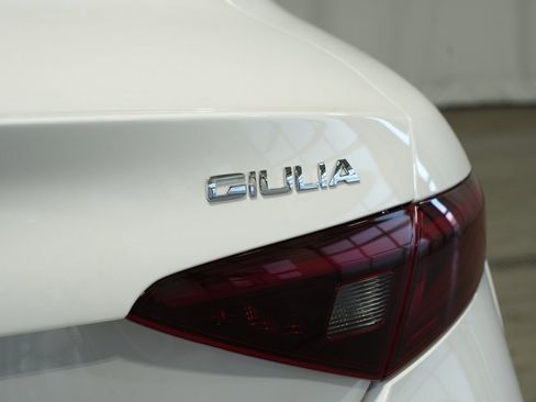 Used 2022 Alfa Romeo Giulia Veloce image 15