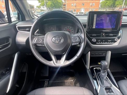 Used 2023 Toyota Corolla Cross LE w/ Moonroof Package AWD/4WD image 4