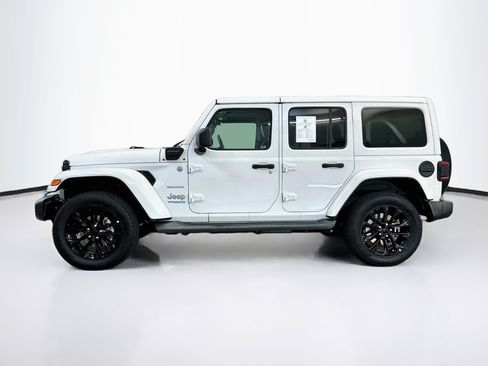 Used 2022 Jeep Wrangler Unlimited Sahara AWD/4WD image 4