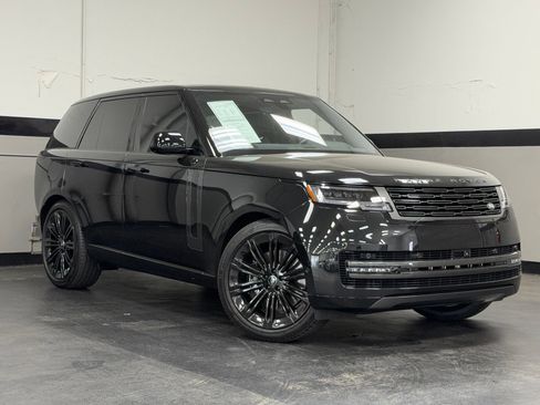 Used 2025 Land Rover Range Rover SE AWD/4WD image 2