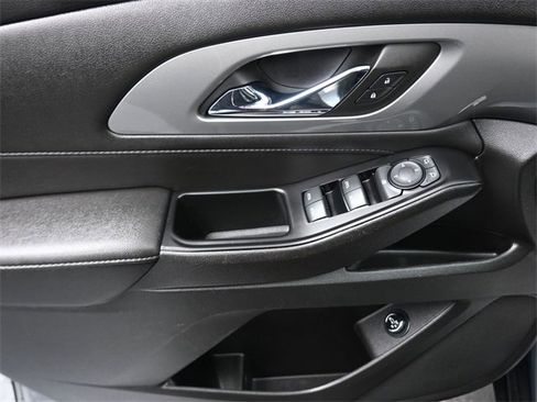 Used 2023 Chevrolet Traverse LT image 13