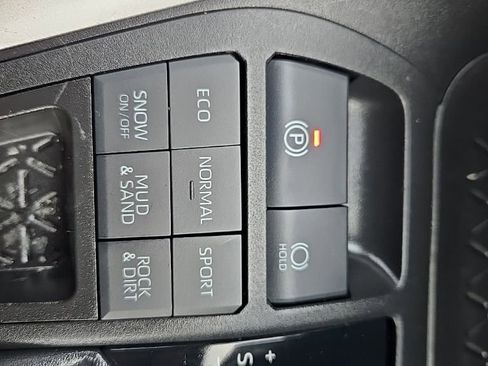 Used 2022 Toyota RAV4 LE image 23