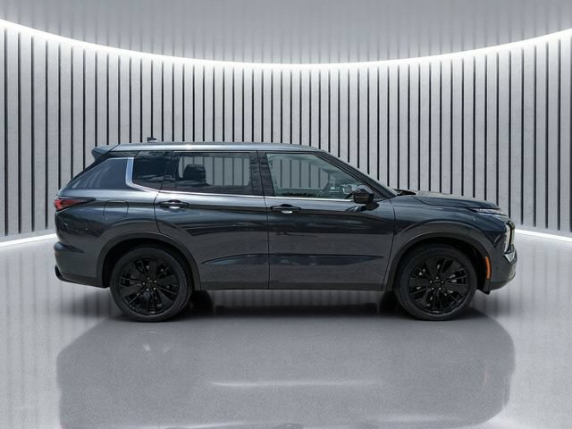 New 2026 Mitsubishi Outlander LE FWD image 3