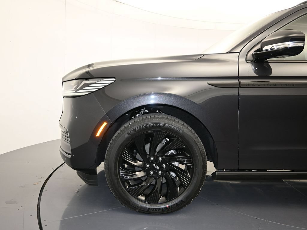 New 2026 Lincoln Navigator Reserve w/ Jet Appearance Package AWD/4WD image 9