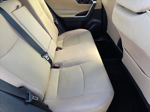 Used 2021 Toyota RAV4 LE image 18