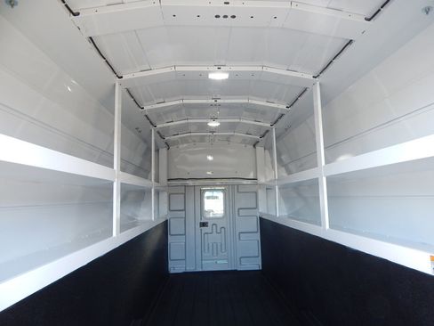 Used 2022 Ford E-450 and Econoline 450 Super Duty w/ Power Windows & Locks Group image 19