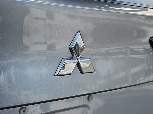 Used 2024 Mitsubishi Outlander SE image 32