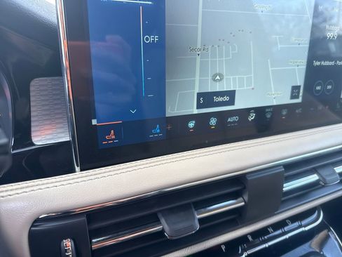 Used 2025 Lincoln Corsair AWD w/ Equipment Group 101A image 37