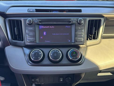 Used 2013 Toyota RAV4 LE image 17