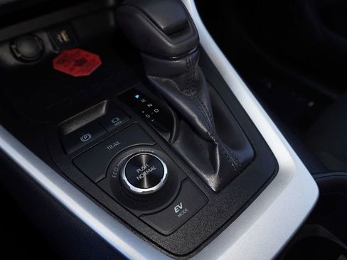 Certified 2025 Toyota RAV4 LE image 18