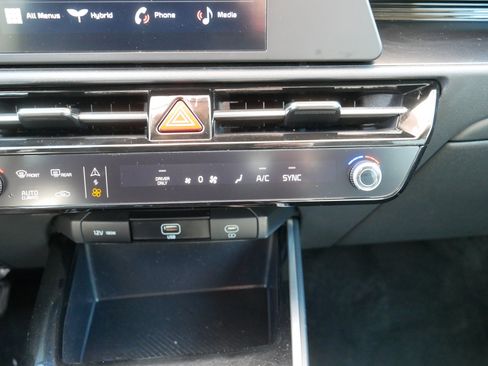 Certified 2023 Kia Niro LX image 24