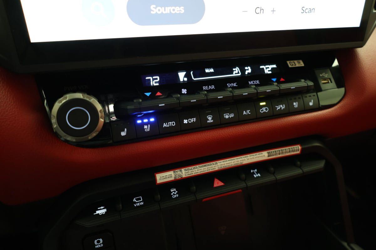 Used 2025 Toyota Sequoia TRD Pro AWD/4WD image 31