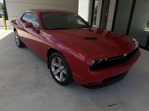 Used 2016 Dodge Challenger SXT RWD image 11
