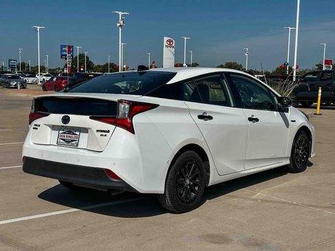 Used 2022 Toyota Prius AWD image 3
