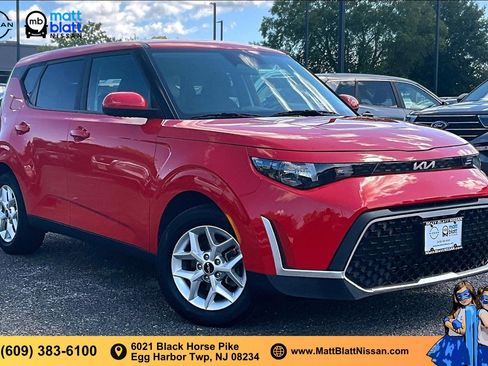 Used 2023 Kia Soul LX w/ LX Technology Package FWD image 32