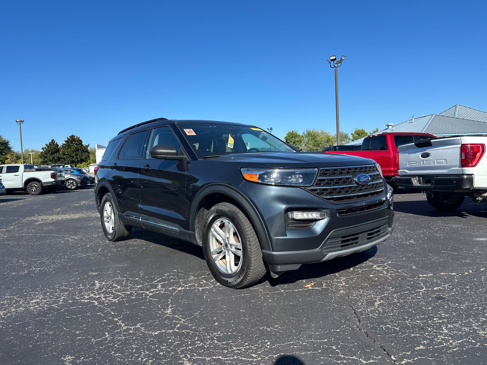 Used 2022 Ford Explorer XLT w/ Equipment Group 202A AWD/4WD image 3