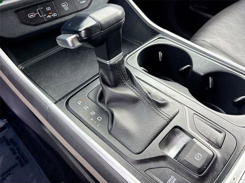 Used 2025 Kia Carnival FWD image 17