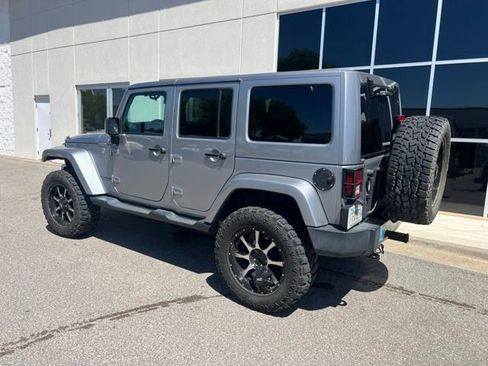 Used 2017 Jeep Wrangler Unlimited Sahara AWD/4WD image 2