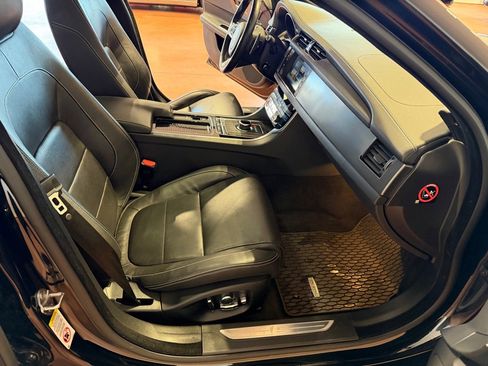 Used 2018 Jaguar XF S image 23