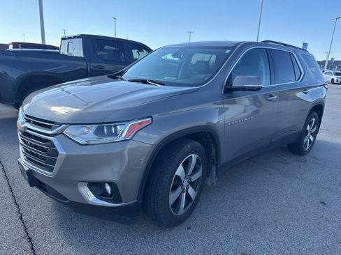 Used 2019 Chevrolet Traverse LT w/ LT Premium Package AWD/4WD image 2