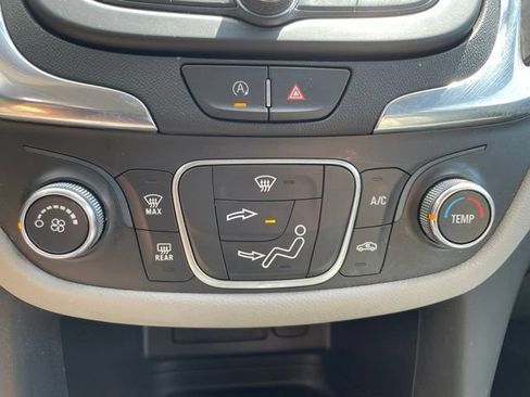Used 2022 Chevrolet Equinox LT AWD/4WD image 23