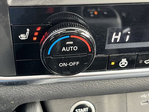 Used 2023 Nissan Rogue SV w/ SV Premium B Package image 32