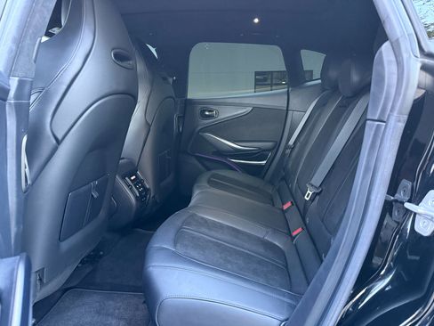 Used 2022 Aston Martin DBX image 25