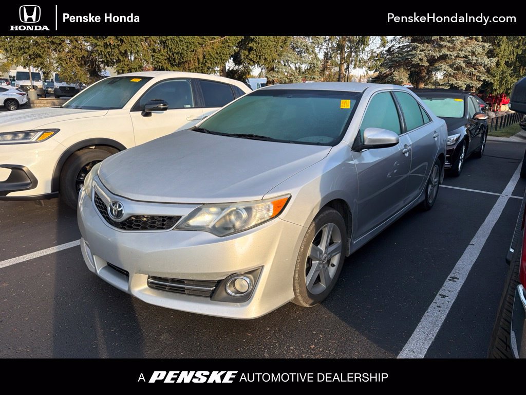 Used 2012 Toyota Camry SE FWD image 1