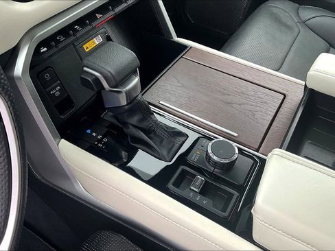 Used 2024 Toyota Sequoia Capstone image 15