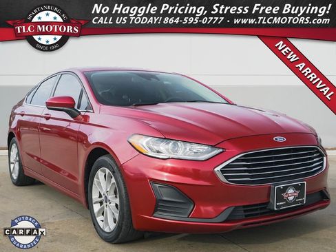 Used 2020 Ford Fusion SE image 1
