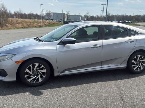 Used 2018 Honda Civic EX image 13
