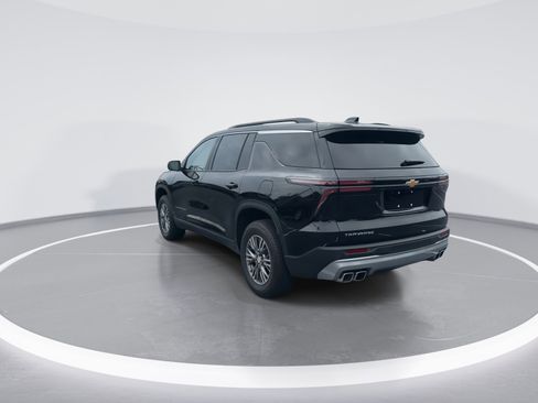 Used 2025 Chevrolet Traverse LT FWD image 7