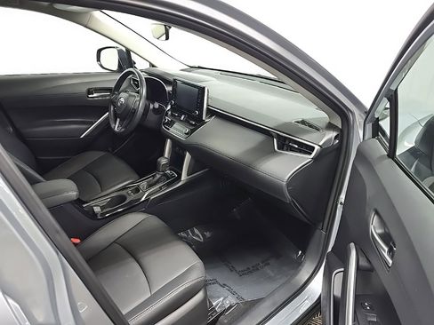 Used 2022 Toyota Corolla Cross XLE image 16