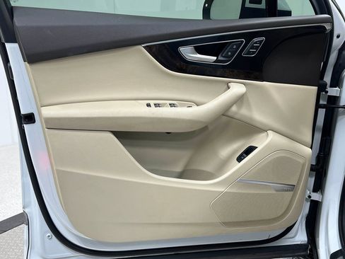 Used 2017 Audi Q7 3.0T Premium Plus w/ Premium Plus Package image 16