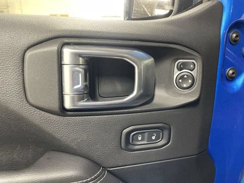 Used 2021 Jeep Wrangler Unlimited Sahara w/ Cold Weather Group AWD/4WD image 15