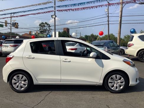 Used 2013 Toyota Yaris LE FWD image 9